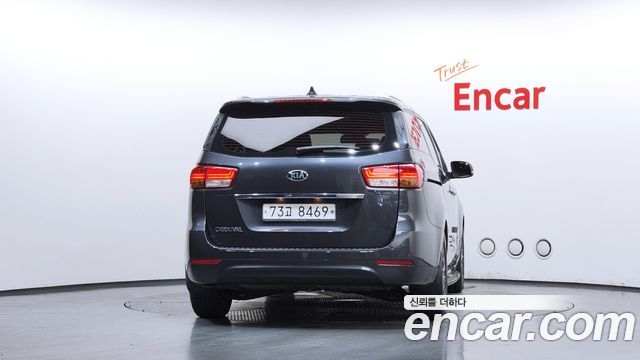Kia Carnival из Кореи Encar