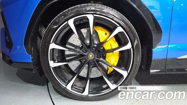 Lamborghini Urus из Кореи Encar