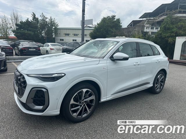 Audi Q5 40 TFSI Quattro S Line — пробег 30 км — фото 1 из 5