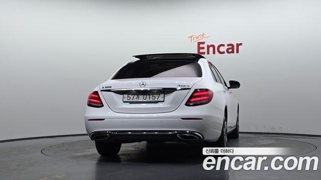 Mercedes-Benz E-Class E300 4MATIC Avnatgarde — пробег 81 049 км — фото 4 из 5