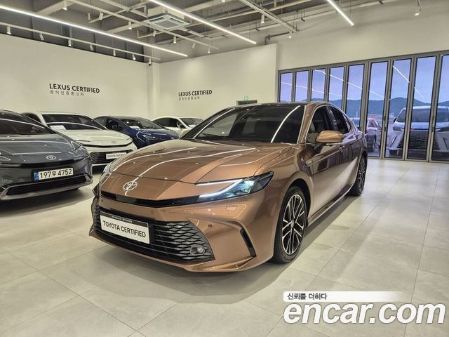 Toyota Camry 2.5 XLE Premium Hybrid — пробег 7 711 км — фото 1 из 5