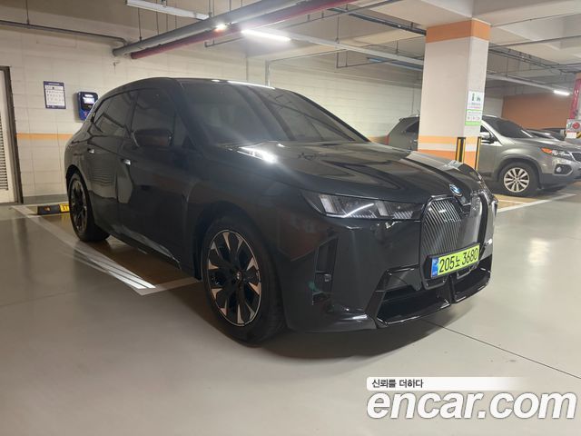 BMW iX xDrive45 M Sport — пробег 732 км — фото 2 из 5