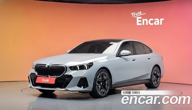 BMW 5-Series 530i xDrive M Sport Pro Special Edition — пробег 14 648 км — фото 1 из 5