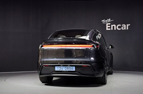 Tesla Model Y L Long Range AWD — пробег 284 км — фото 4 из 5