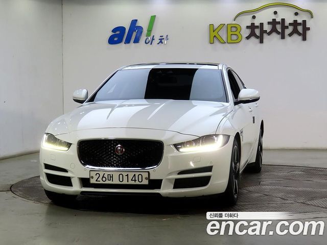 Jaguar XE 20d Portfolio — пробег 108 080 км — фото 2 из 5
