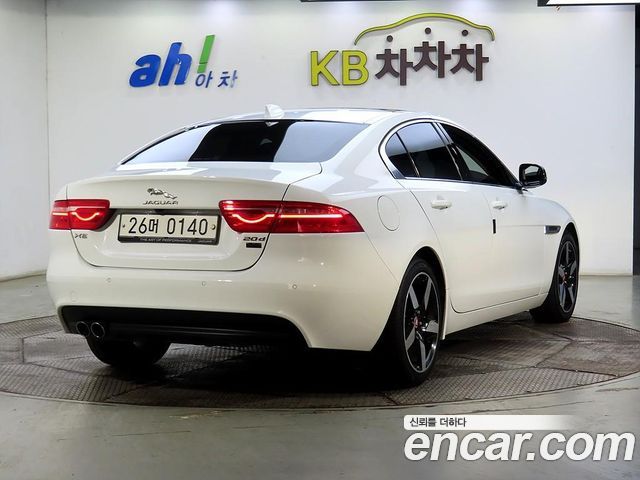 Jaguar XE 20d Portfolio — пробег 108 080 км — фото 4 из 5