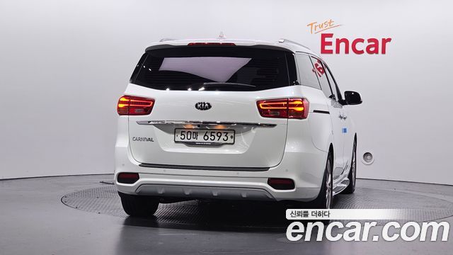 Kia Carnival из Кореи Encar