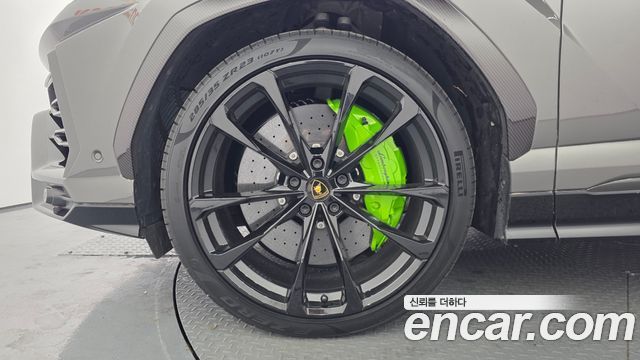Lamborghini Urus из Кореи Encar