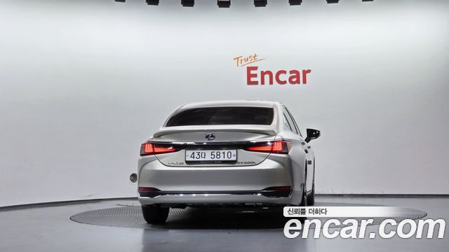 Lexus ES Supreme — пробег 81 622 км — фото 4 из 5