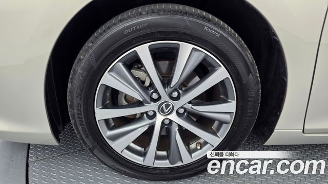 Lexus ES Supreme — пробег 81 622 км — фото 5 из 5