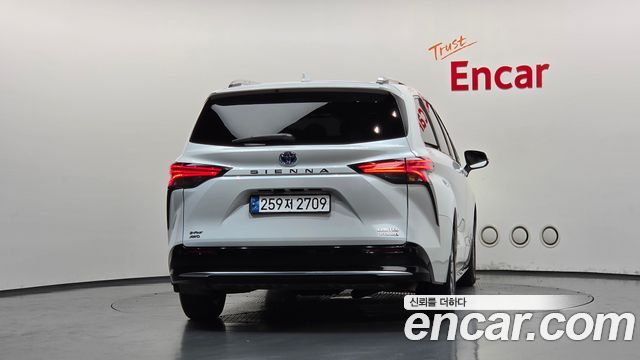 Toyota Sienna 2.5 Hybrid AWD — пробег 24 077 км — фото 4 из 5