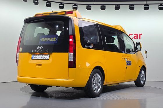 Hyundai Staria L3.5 Kinder Safety Car 11-Seater — пробег 56 889 км — фото 2 из 5