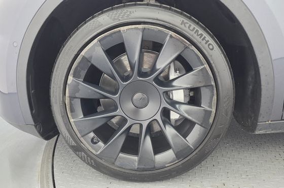 Tesla Model Y Long Range AWD — пробег 21 800 км — фото 5 из 5