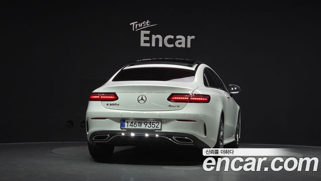 Mercedes-Benz E-Class E300d 4MATIC Coupe — пробег 67 107 км — фото 4 из 5