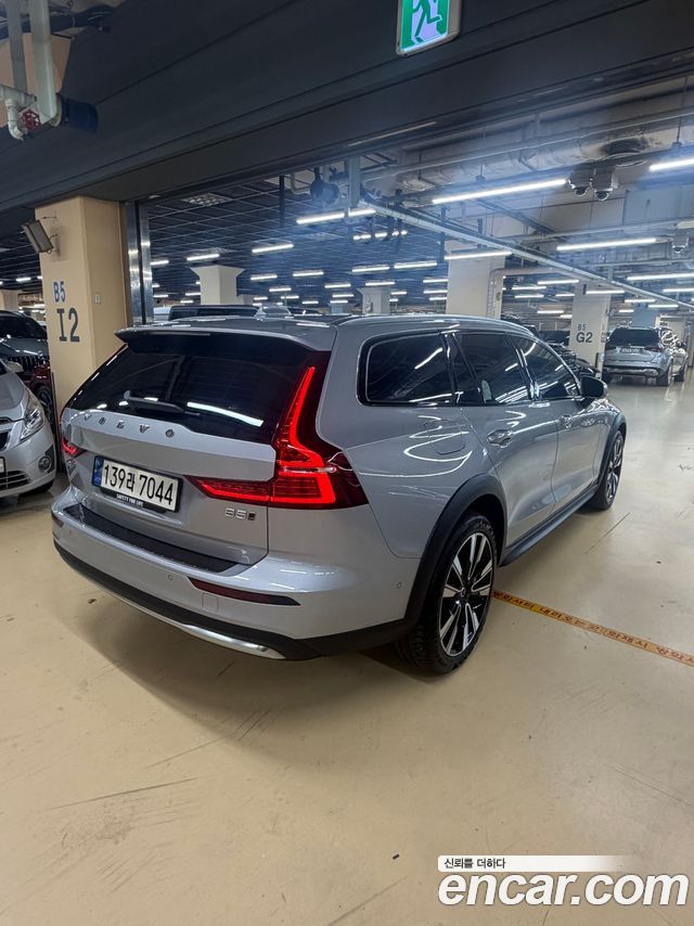 Volvo V60 B5 Ultimate AWD — пробег 50 700 км — фото 2 из 5