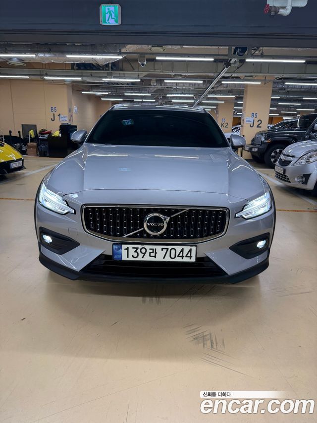 Volvo V60 B5 Ultimate AWD — пробег 50 700 км — фото 3 из 5