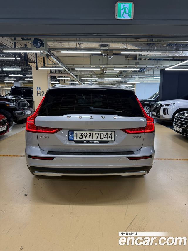 Volvo V60 B5 Ultimate AWD — пробег 50 700 км — фото 4 из 5