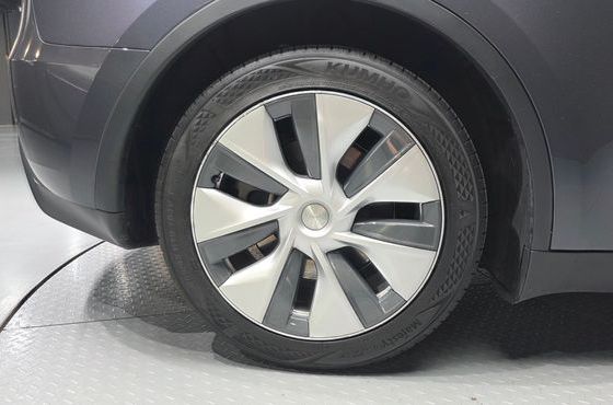 Tesla Model Y RWD — пробег 21 228 км — фото 5 из 5