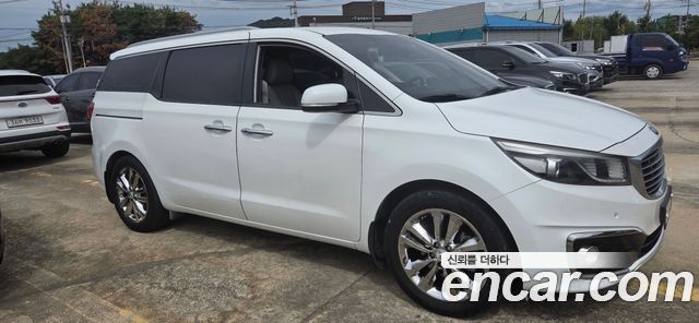 Kia Carnival 7-seater Limousine VIP — пробег 172 000 км — фото 3 из 5