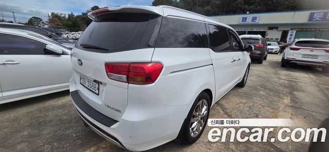 Kia Carnival 7-seater Limousine VIP — пробег 172 000 км — фото 4 из 5