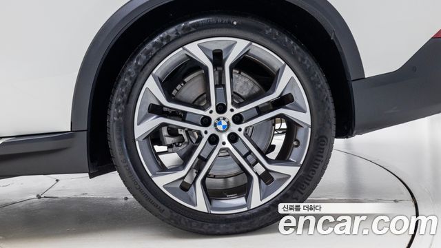 BMW X5 xDrive 50e xLine — пробег 12 050 км — фото 5 из 5