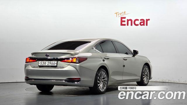 Lexus ES Luxury Plus — пробег 131 385 км — фото 2 из 5