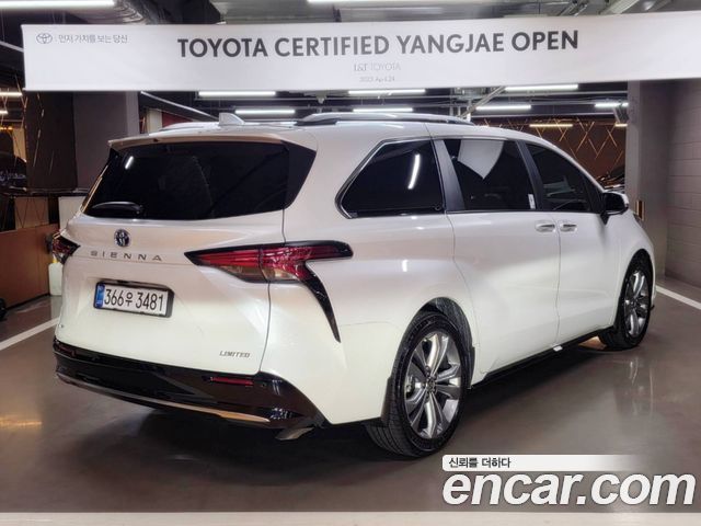 Toyota Sienna 2.5 Hybrid 2WD — пробег 7 854 км — фото 2 из 5