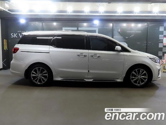 Kia Carnival Gasoline 7-Seater Limousine President — пробег 66 092 км — фото 3 из 5
