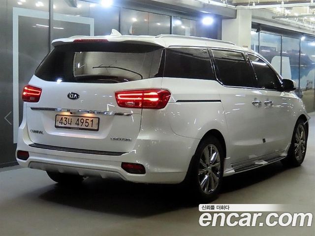 Kia Carnival Gasoline 7-Seater Limousine President — пробег 66 092 км — фото 4 из 5