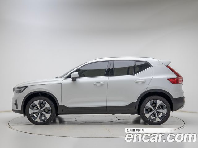 Volvo XC40 B4 Ultra Bright — пробег 14 558 км — фото 3 из 5