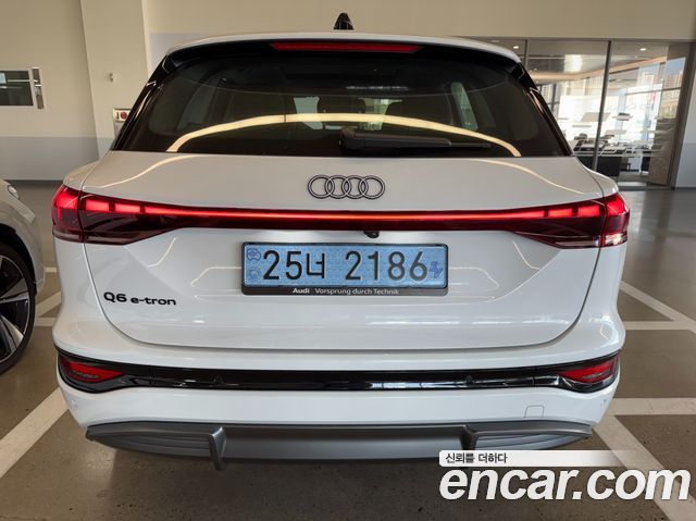 Audi Q6 e-tron S Line — пробег 300 км — фото 4 из 5