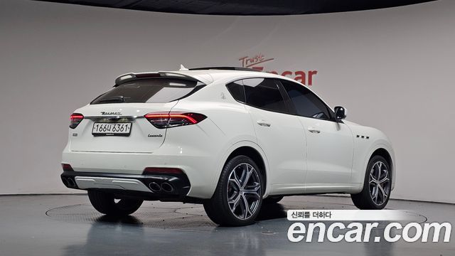 Maserati Levante из Кореи Encar