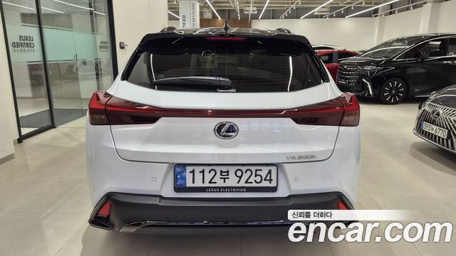 Lexus UX 2.0 F-Sport 2WD — пробег 11 236 км — фото 4 из 5