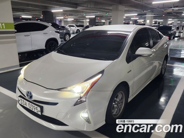 Toyota Prius 1.8 E — пробег 108 000 км — фото 1 из 5