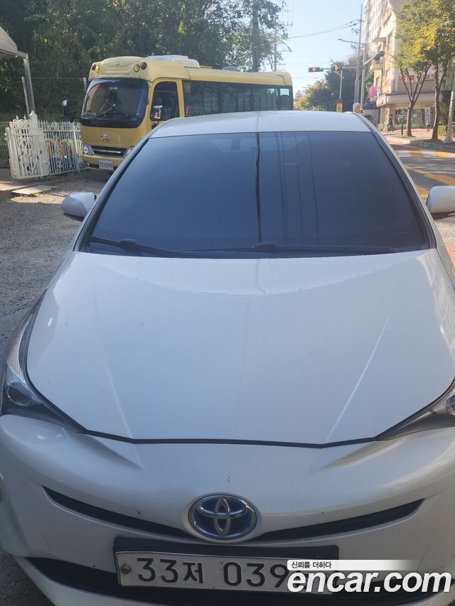 Toyota Prius 1.8 E — пробег 108 000 км — фото 3 из 5