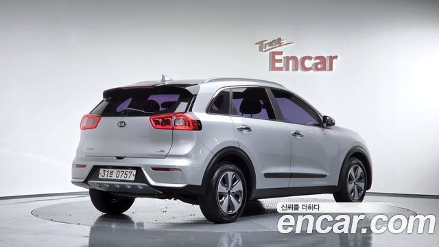 Kia Niro Prestige — пробег 55 294 км — фото 2 из 5