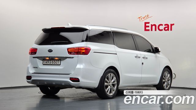 Kia Carnival 9-Seater Prstige — пробег 49 703 км — фото 2 из 5