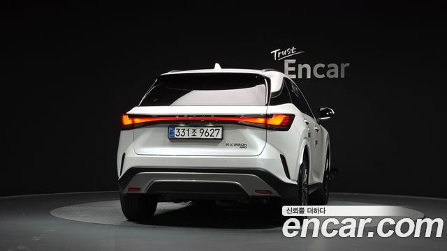 Lexus RX Luxury — пробег 7 035 км — фото 4 из 5