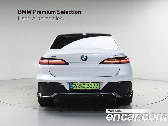 BMW 7-Series 740i xDrive M Sport — пробег 5 874 км — фото 4 из 5