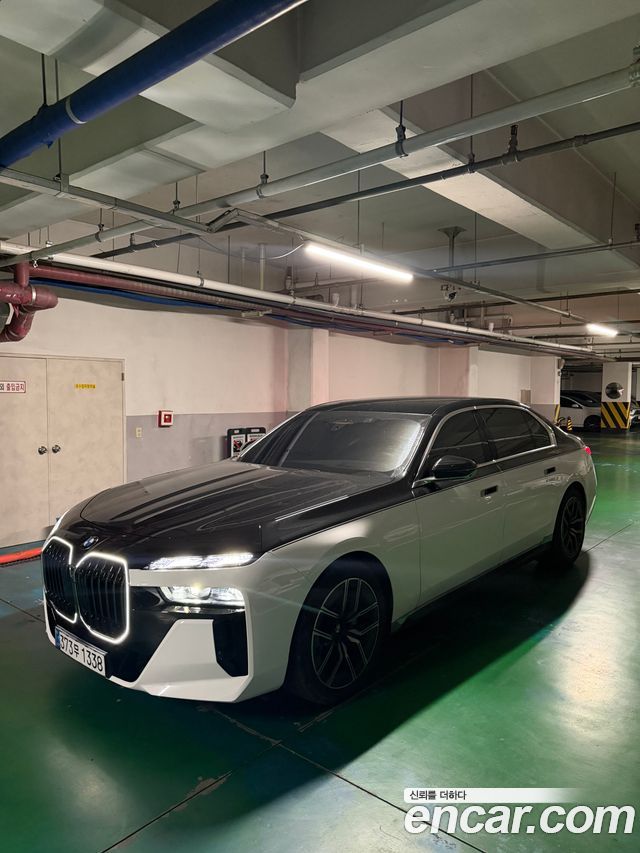 BMW 7-Series 740i xDrive M Sport — пробег 9 000 км — фото 3 из 5