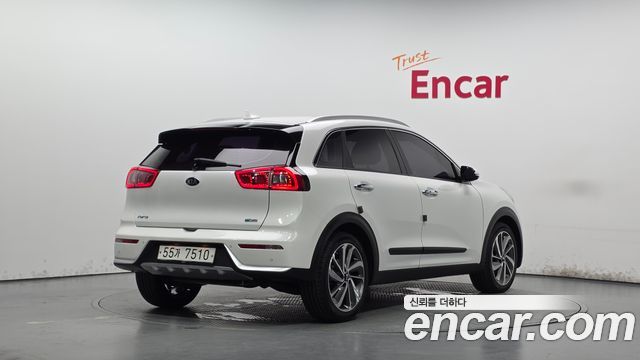 Kia Niro Prestige — пробег 41 419 км — фото 2 из 5