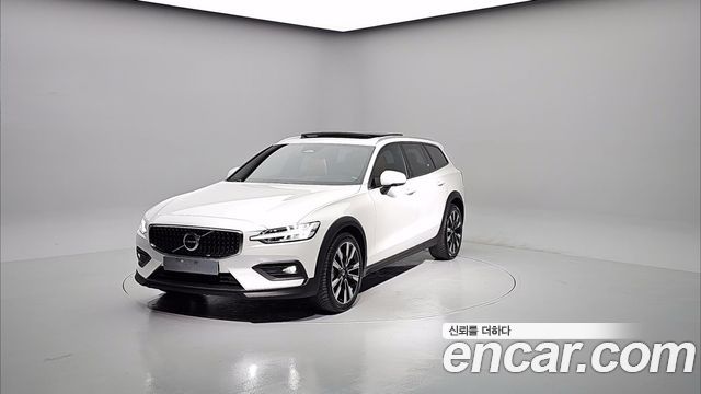 Volvo V60 B5 Ultimate AWD — пробег 33 681 км — фото 1 из 5