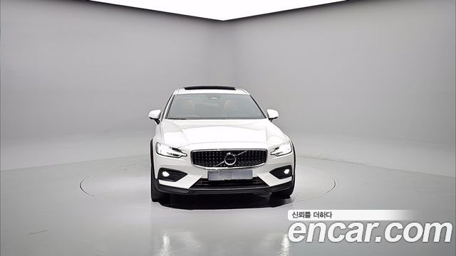 Volvo V60 B5 Ultimate AWD — пробег 33 681 км — фото 3 из 5