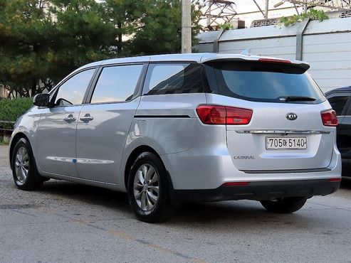 Kia Carnival 11-Seater Deluxe — пробег 82 800 км — фото 2 из 5
