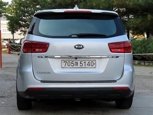 Kia Carnival 11-Seater Deluxe — пробег 82 800 км — фото 4 из 5