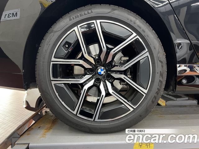 BMW 7-Series 740i xDrive M Sport — пробег 4 656 км — фото 5 из 5
