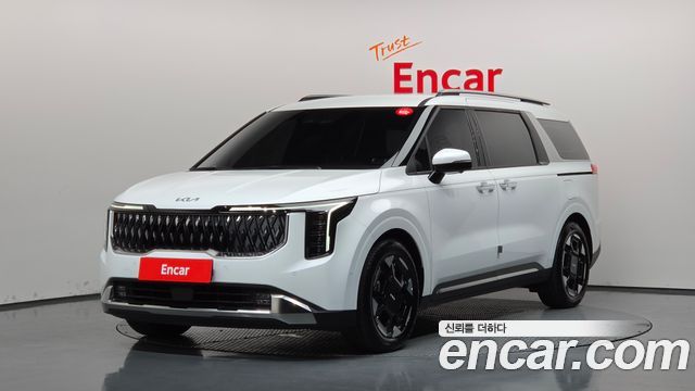 Kia Carnival Gasoline 7-Seater Signature — пробег 4 721 км — фото 1 из 5