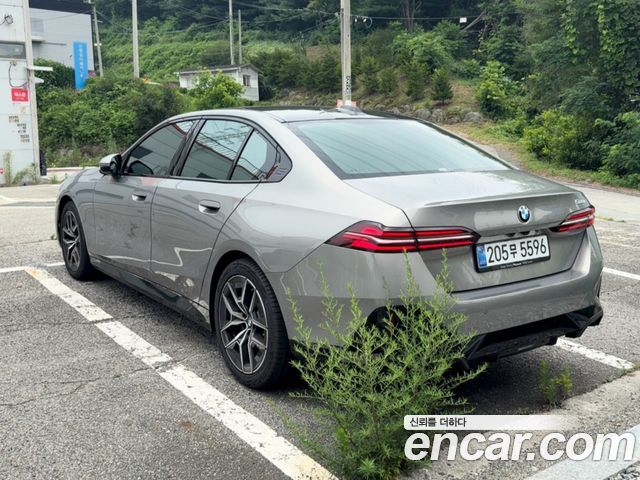 BMW 5-Series 520i M Sport — пробег 10 000 км — фото 4 из 5
