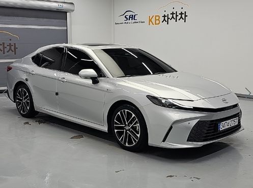 Toyota Camry 2.5 XLE Hybrid — пробег 21 801 км — фото 4 из 4