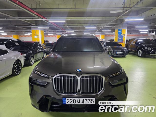 BMW X7 xDrive 40i M Sport 6STR — пробег 4 300 км — фото 1 из 5
